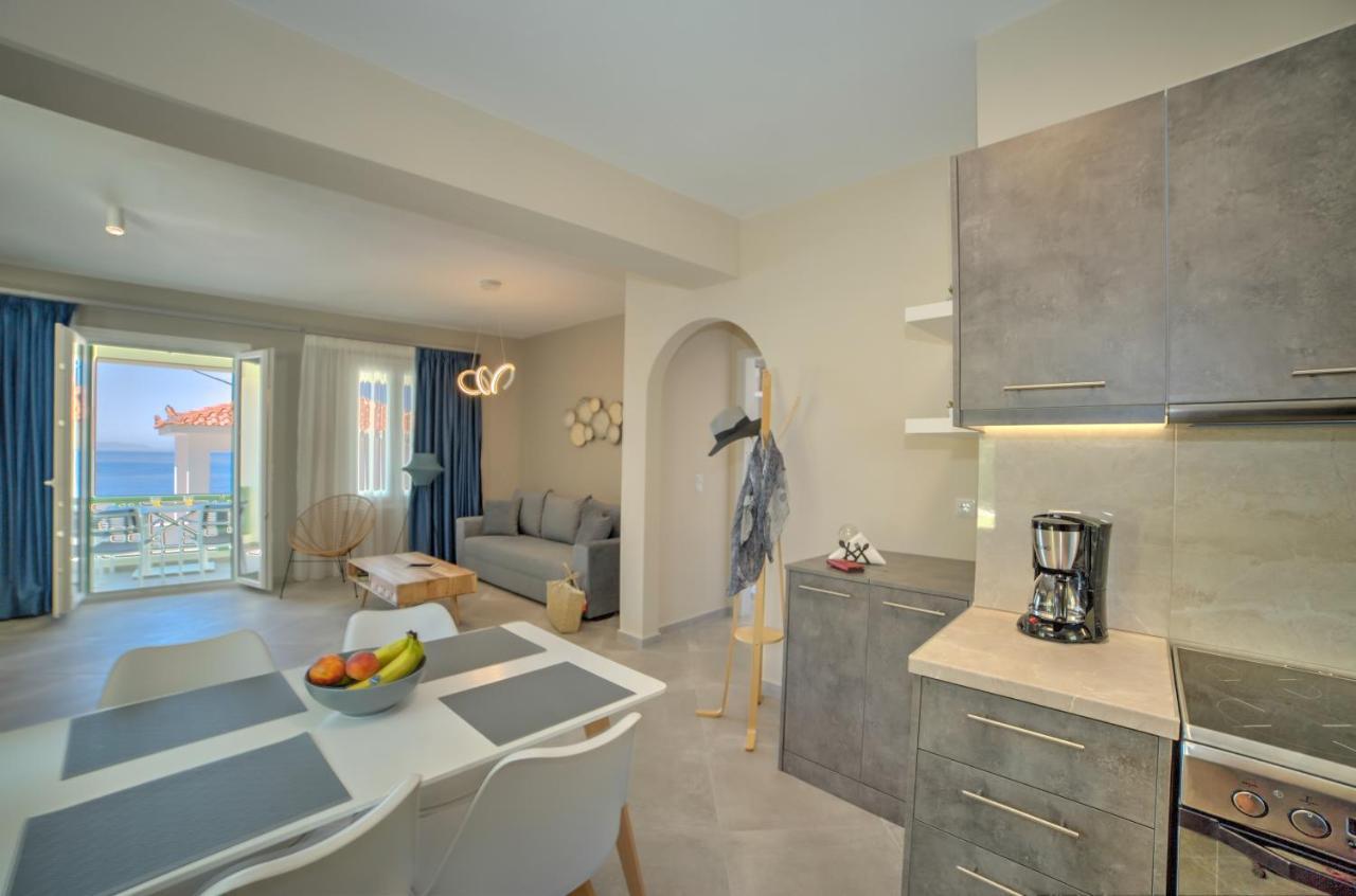 Corali Suites Andros Batsíon Exterior photo