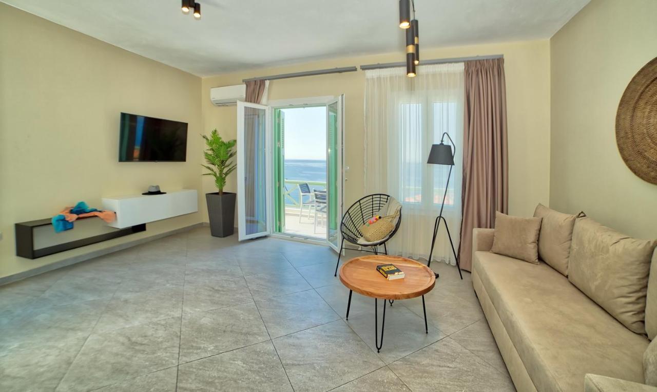 Corali Suites Andros Batsíon Exterior photo