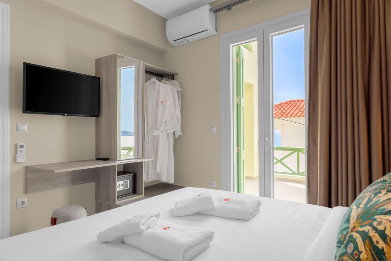 Corali Suites Andros Batsíon Exterior photo