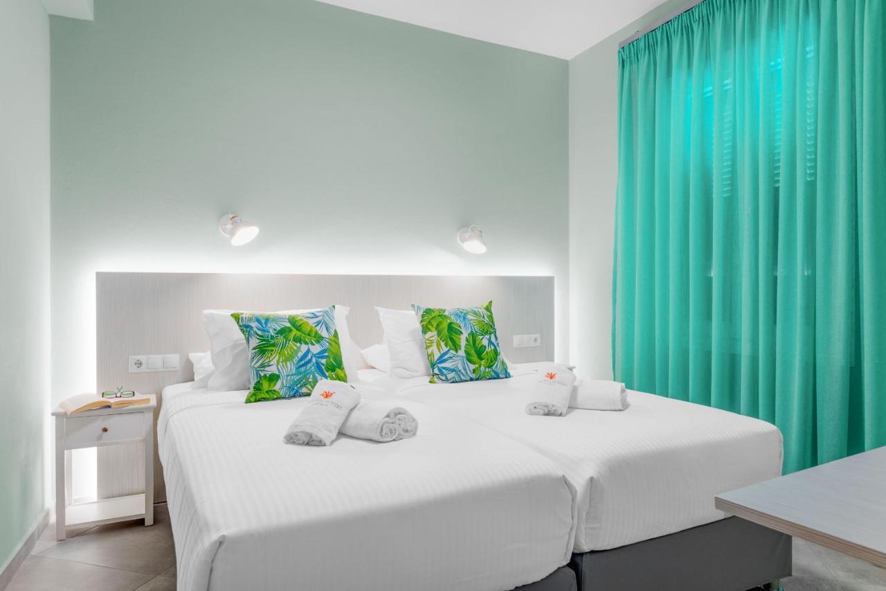 Corali Suites Andros Batsíon Exterior photo