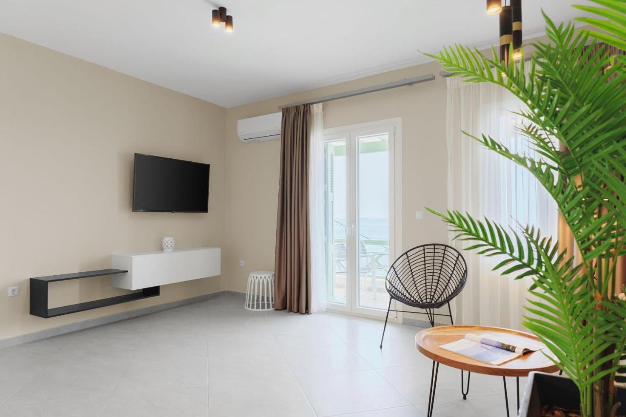 Corali Suites Andros Batsíon Exterior photo