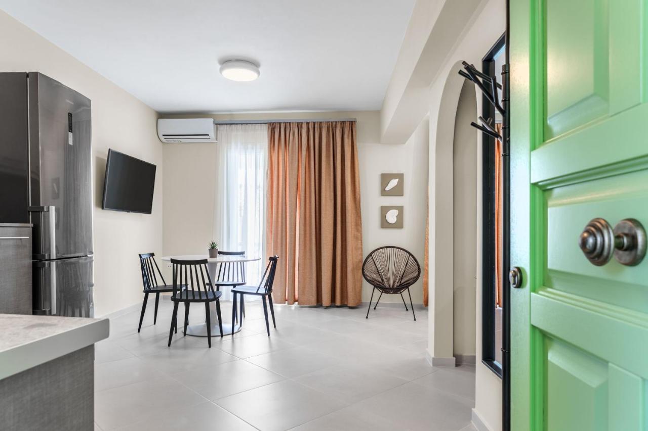 Corali Suites Andros Batsíon Exterior photo