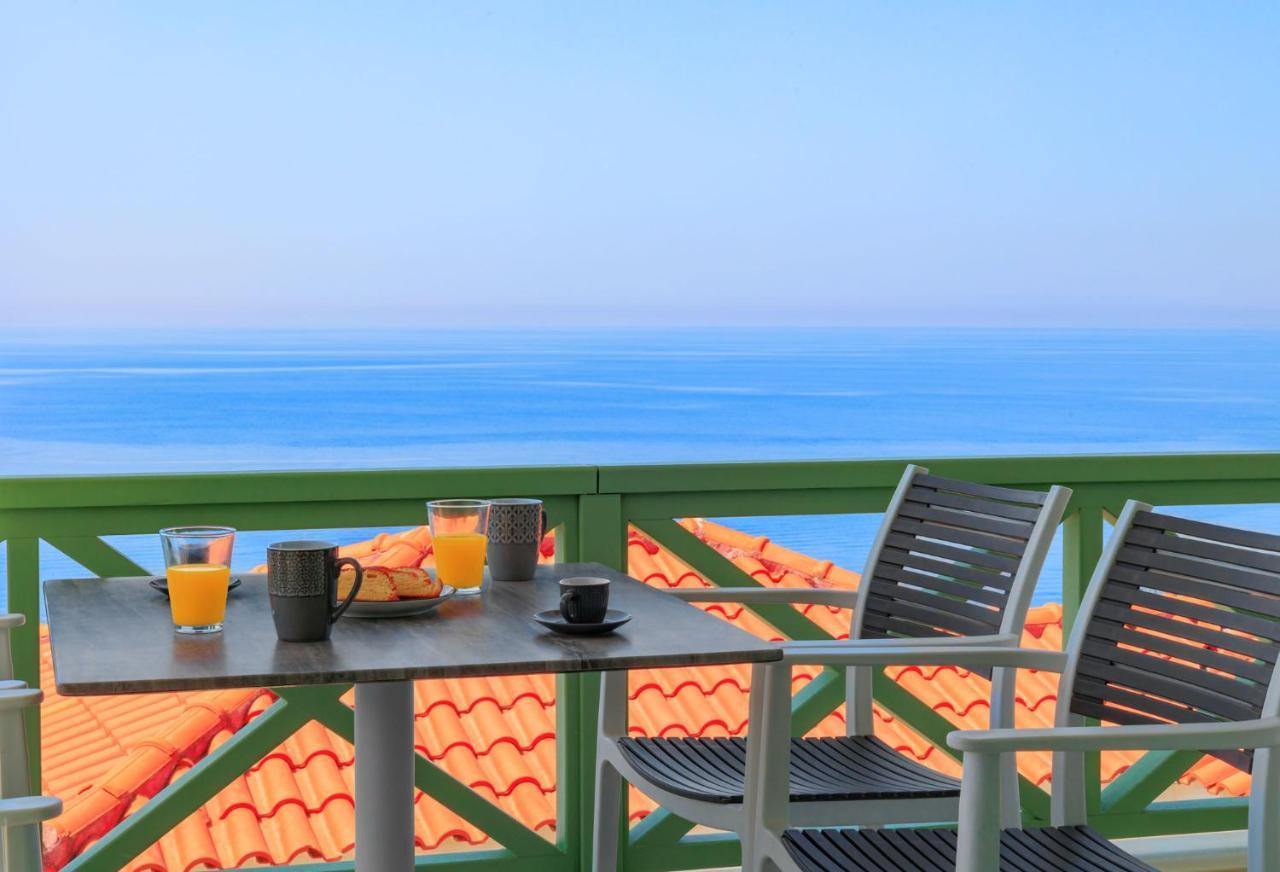 Corali Suites Andros Batsíon Exterior photo
